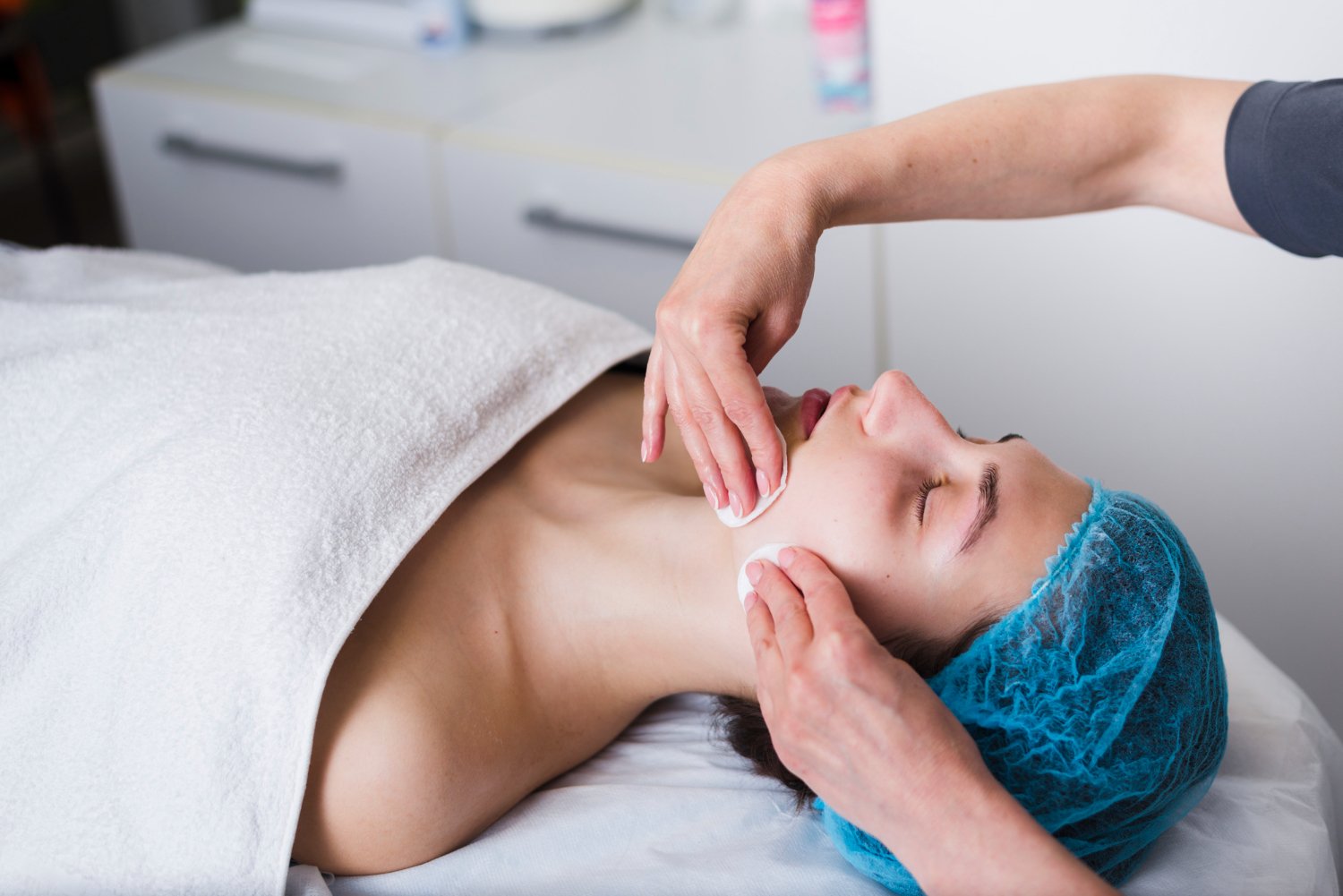 Complete Guide to Deep Cleansing Facial in Glendora for Healthy Skin